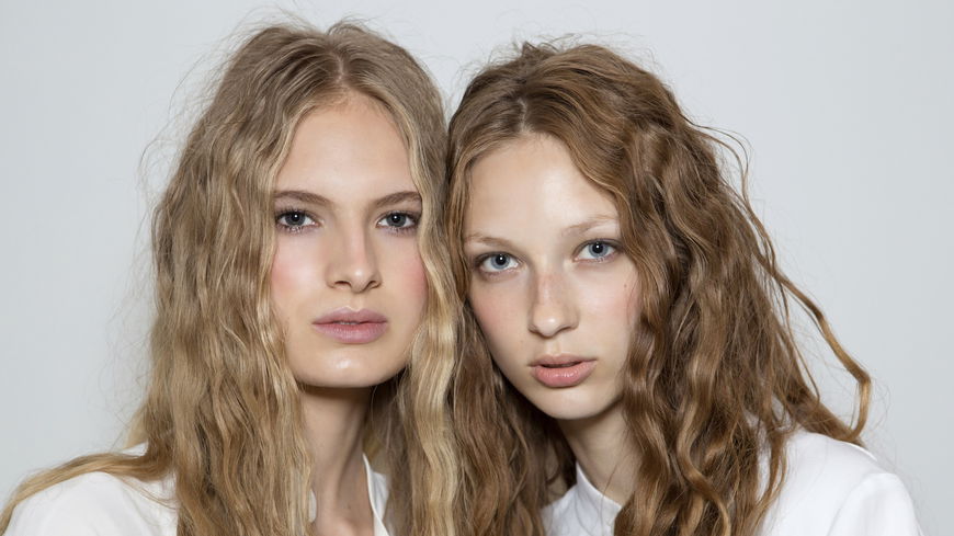 Birkenwasser für die Haare: So wirkt das Wundermittel 