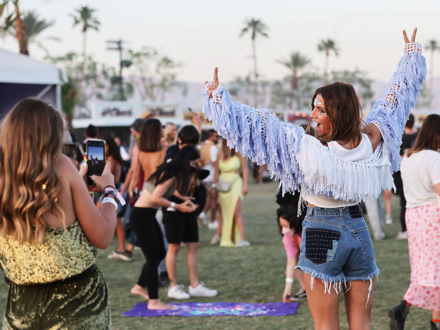 Mode-Trends 2022: 3 Festival-Looks, die wir im Alltag tragen