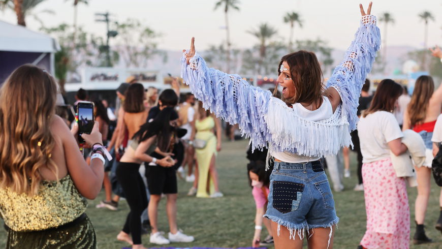 Mode-Trends 2022: 3 Festival-Looks, die wir im Alltag tragen
