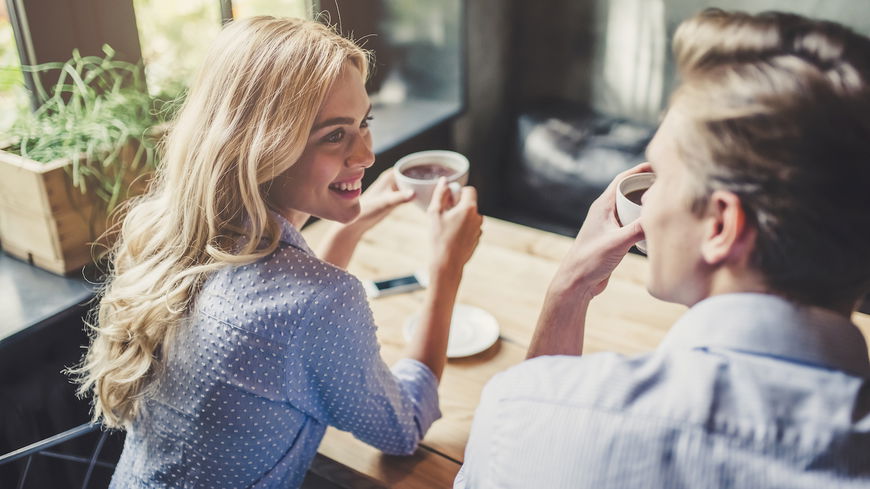 Gesprächsthemen beim Date: So entgehst du peinlichen Pausen