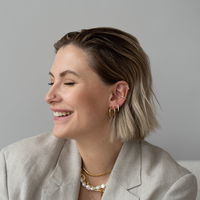 Schmuck-Trends 2022: Diese 3 hochwertigen Schmuckstücke werten jeden Look auf