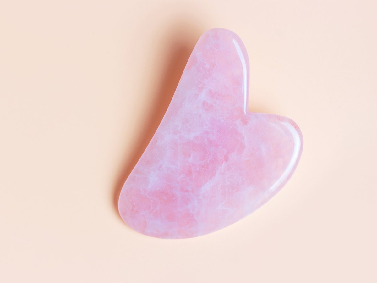 Gua Sha Stein aus Rosenquarz