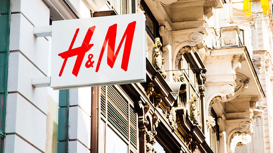 Dieses Kleid von H&M sieht aus wie aus einer französischen Luxus-Boutique