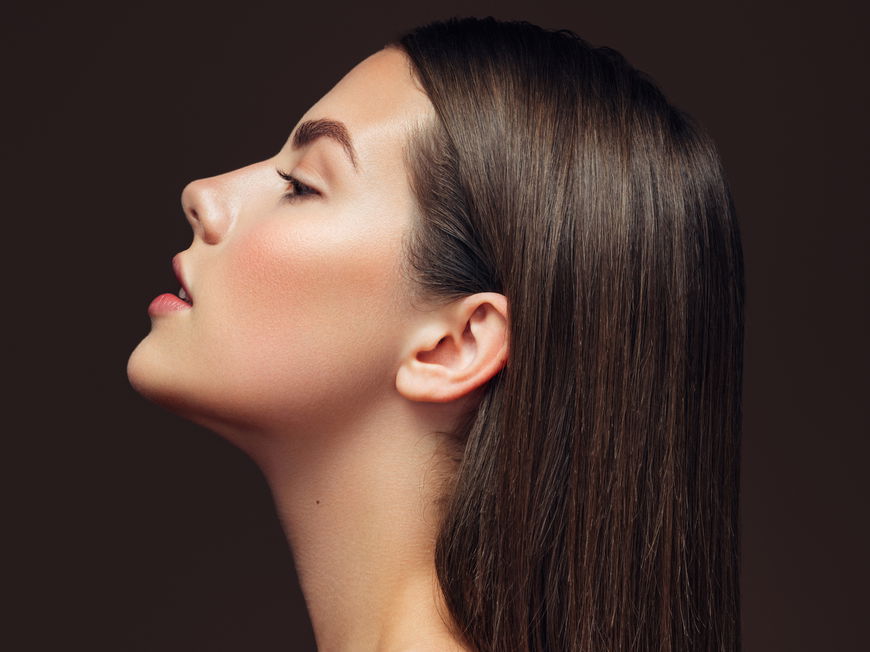 Frau Beauty Shot Glow seitlich