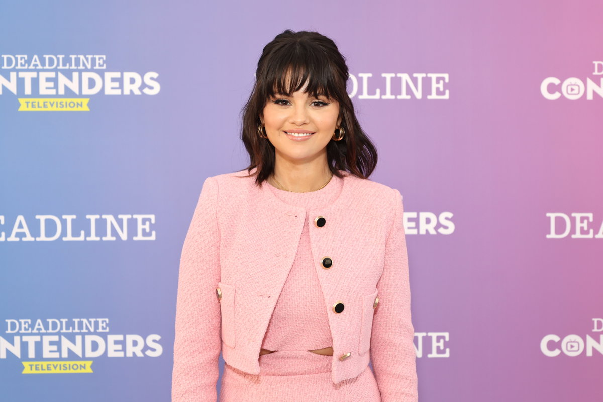 Selena Gomez roter Teppich Mango Outfit