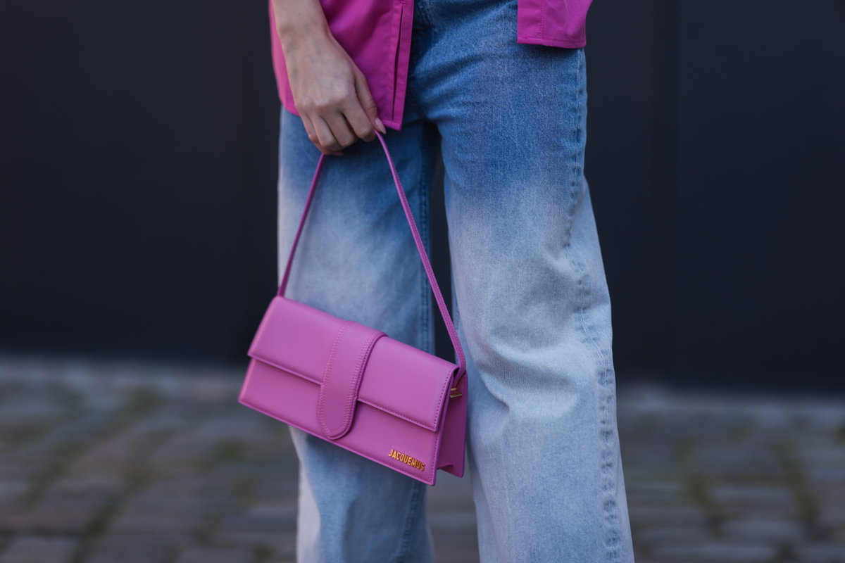 Streetstyle pinke Jacquemus Tasche