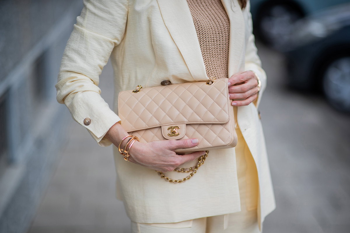Alexandra Lapp mit Chanel Handtasche