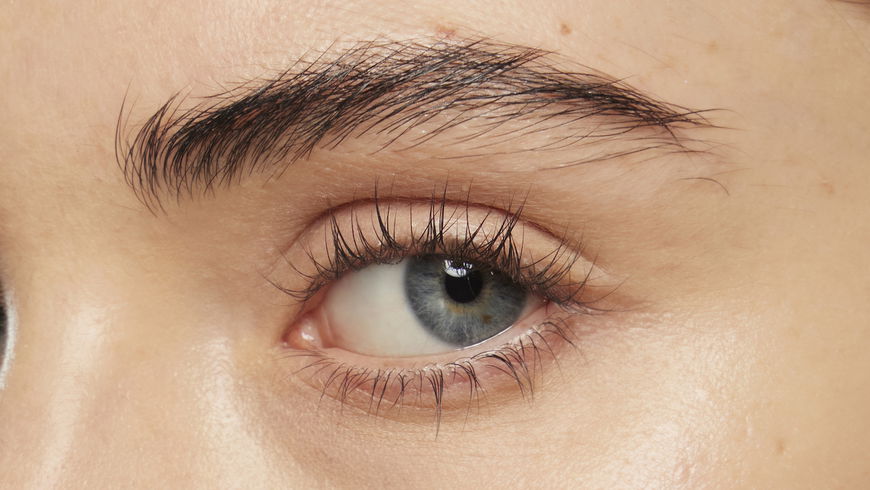 Beste Wimperntusche für kurze Wimpern: Diese Produkte sorgen für lange Lashes