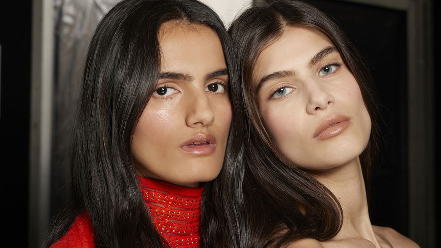 Hair Slugging: Dieser Beauty-Trend hilft gegen trockenes Haar über Nacht