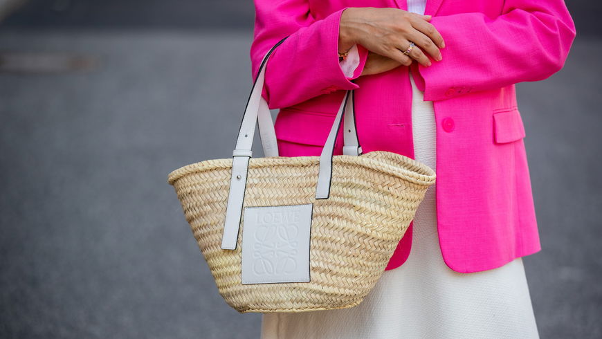 Loewe Basket Bag stylen: Alles über die trendige Korbtasche