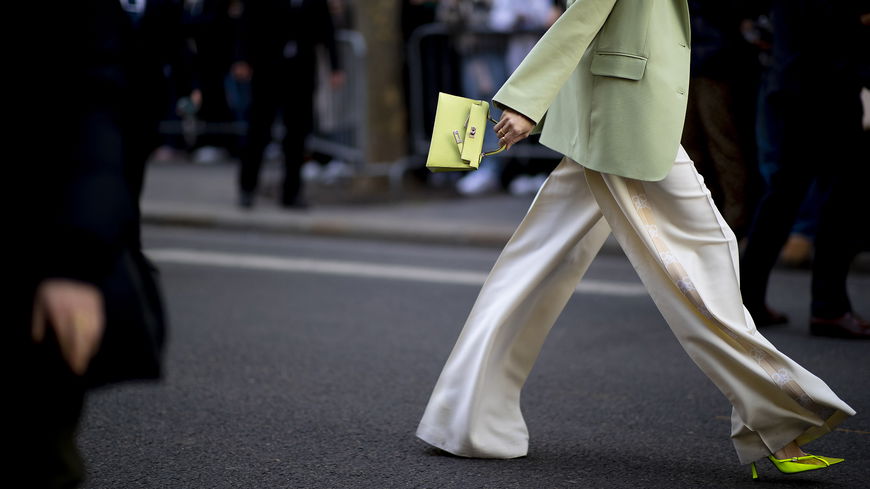 Outfits 2022: 3 leichte Hosen, die wir den ganzen Sommer lang tragen – ohne zu schwitzen
