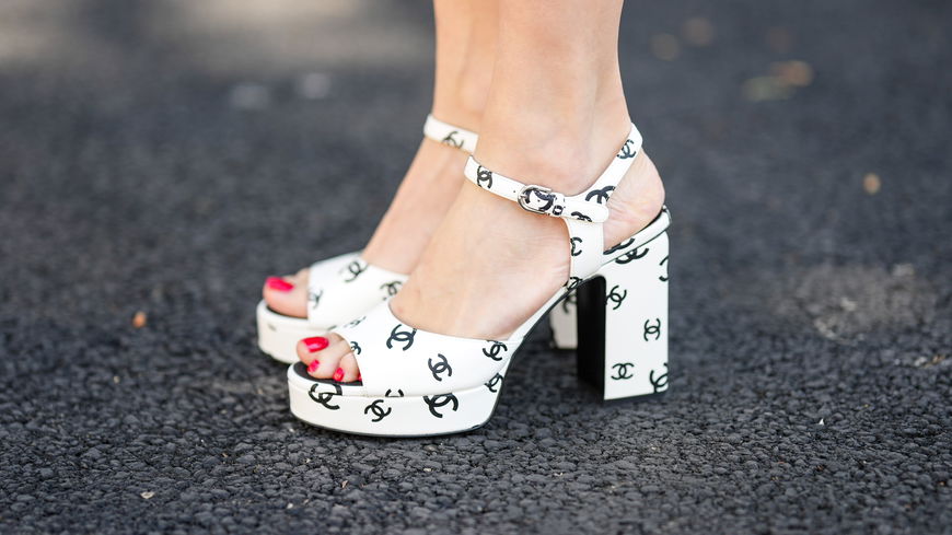 Schuh-Trends 2022: 3 Sandalen und Nagellack-Kombinationen, die ein Perfect Match sind