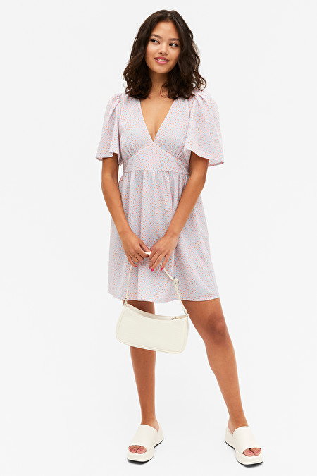 Geblümtes Kurzarmkleid mit V-Ausschnitt Monki