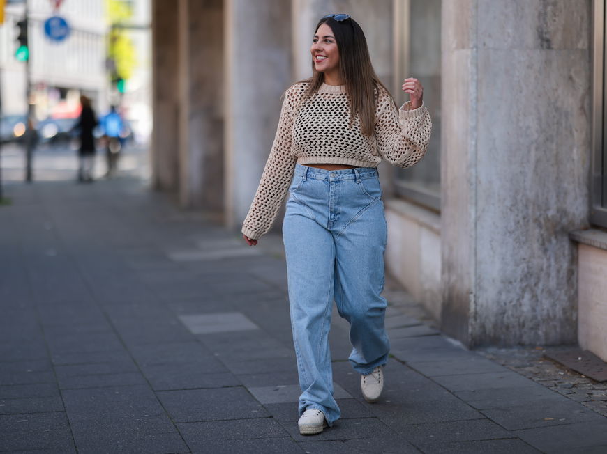 Mode-Trends 2022: Diese 3 Jeans-Modelle sind perfekt für Curvy-Frauen
