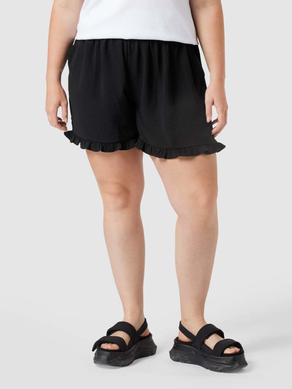 ONLY CARMAKOMA PLUS SIZE Shorts mit Volantsaum Schwarz