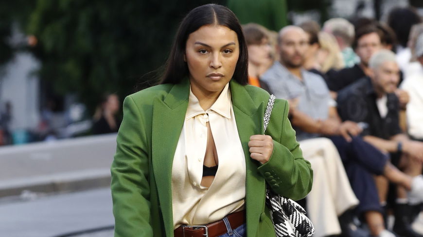 4 Trend-Pieces, die Curvy Frauen besonders gut stehen 