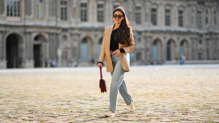 Mom Jeans kombinieren: So gelingt dir das perfekte Styling