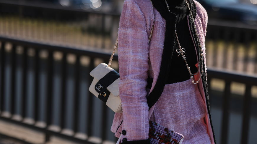 Chanel Kostüm Klassiker: Das solltet ihr über den stylischen Zweiteiler wissen