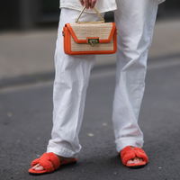 Diese flachen Sandalen von Zara sorgen im Sommer 2023 für Farbe an deinen Füßen