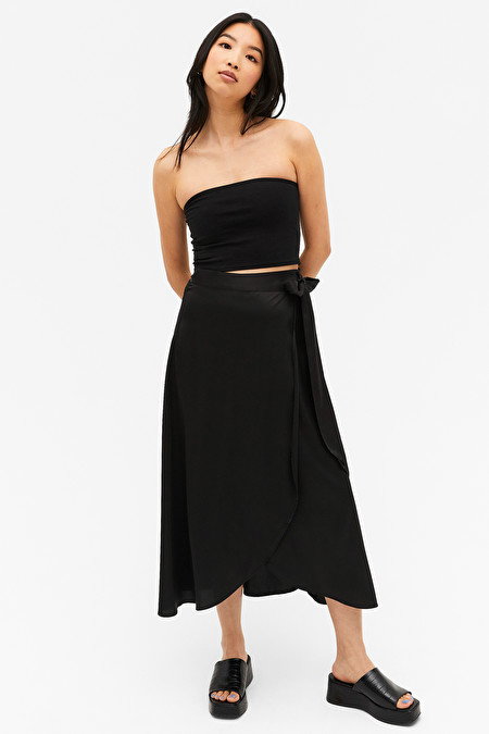 Satin-Wickelrock in Midilänge schwarz Monki
