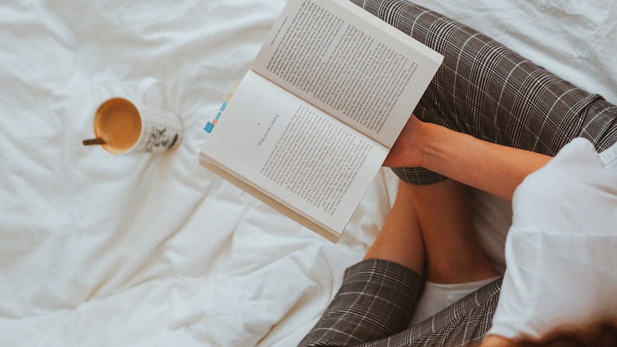 Bücher-Trends 2023: Diese 3 romantischen Liebesromane gehen viral