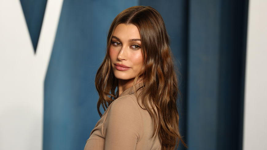 Hailey Bieber begeistert mit ihrer neusten Lippenstiftfarbe die Beauty-Welt