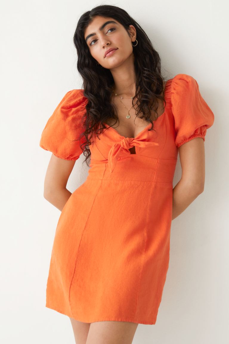 Minikleid aus Leinen mit Schleife orange &other stories