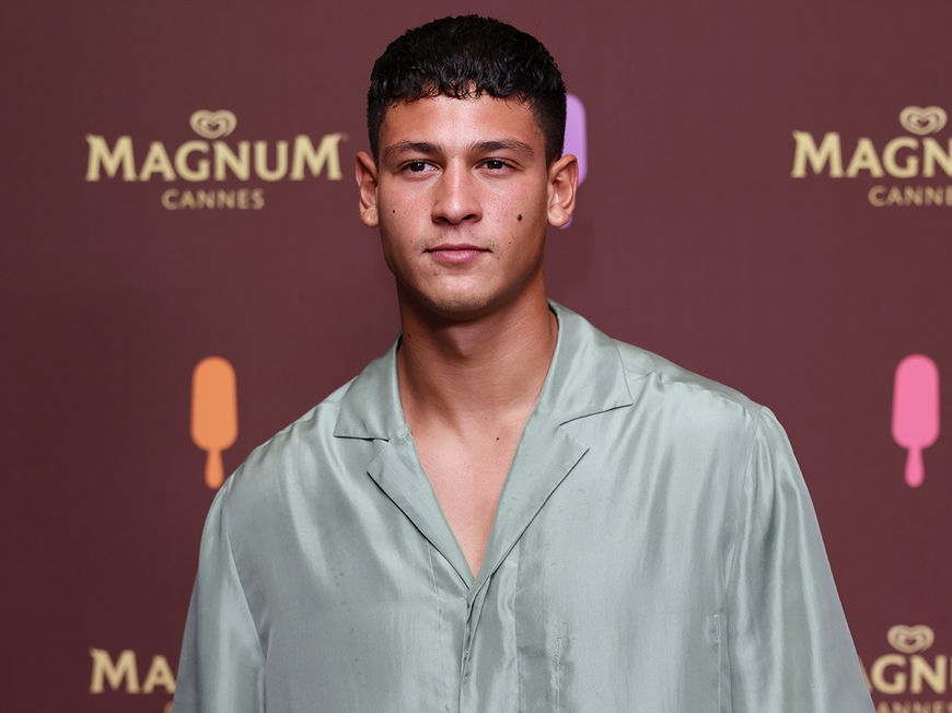 Schauspieler und Sänger Emilio Sakraya hat im GRAZIA-Fragebogen spannende Fakten über sich selbst verraten …