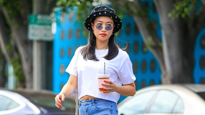 Outfits 2022: Weiße T-Shirts lieben alle – die 5 schönsten Modelle