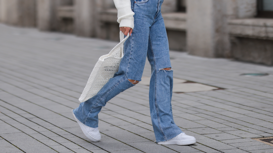 Schuh-Trends 2022: Der weiße Sneaker von Puma unter 50 Euro passt zu wirklich jedem Outfit