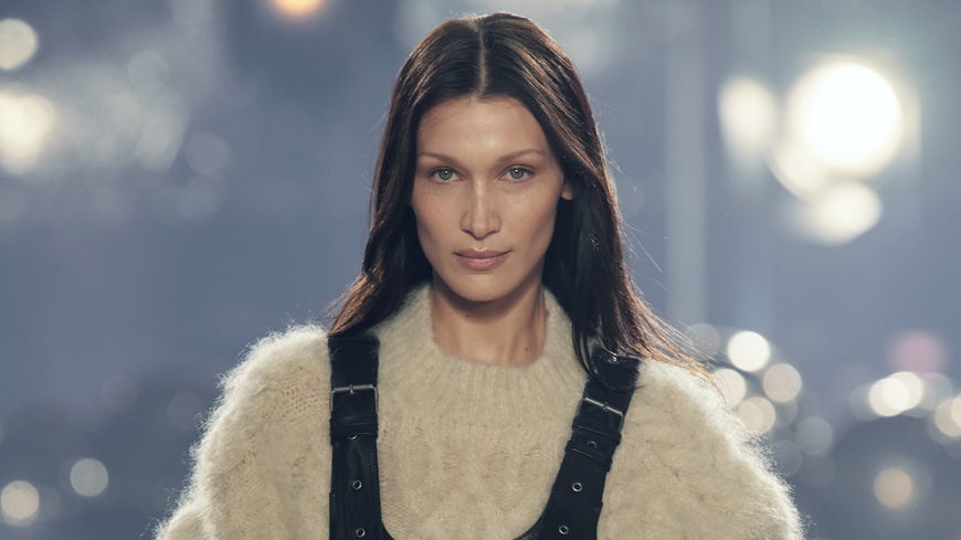 Bella Hadid trägt jetzt Sneaker in der neuen Trendfarbe