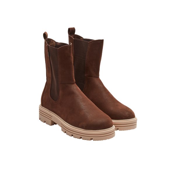 Die Boots mit Elastikeinsatz von s.Oliver für 60 Euro punkten vor allem mit ihren auffälligen Sohlen, die ein echter Blickfang sind.