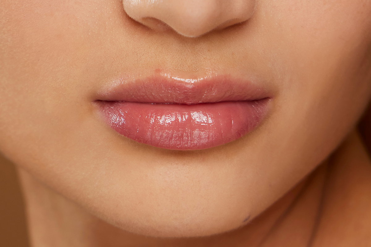 ... also schnapp dir deinen Lieblingslipgloss und mach dich bereit, diesen einzigartigen Look auszuprobieren. Wir haben alle Infos!