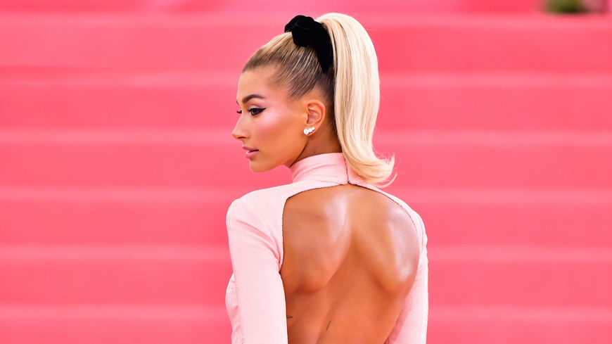 Barbiecore: Alles über den Mode-Trend in Pink und wie du ihn nachstylst