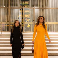 Winter-Kleider 2022: Königin Rania und Prinzessin Iman setzen auf diese stylischen Dresses