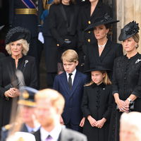 Prinzessin Kate, Charlotte & Co: Diese Schmuckstücke sind eine rührende Hommage an die Queen