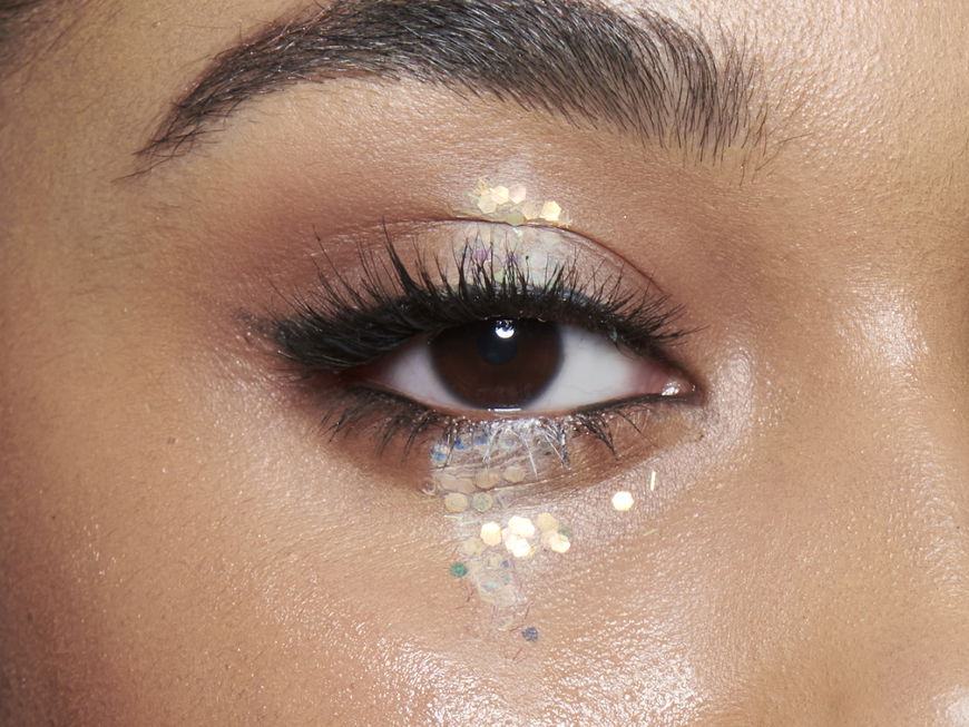 Ein Wimpern Curler ist eine großartige Alternative zu einem professionellen Wimpernlifting, wie du im Artikel genauer erfährst.