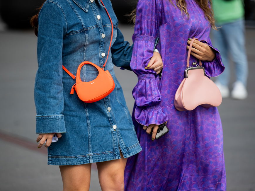 Kleider-Trends 2022: Dieses Jeans-Dress von MANGO ist momentan total beliebt