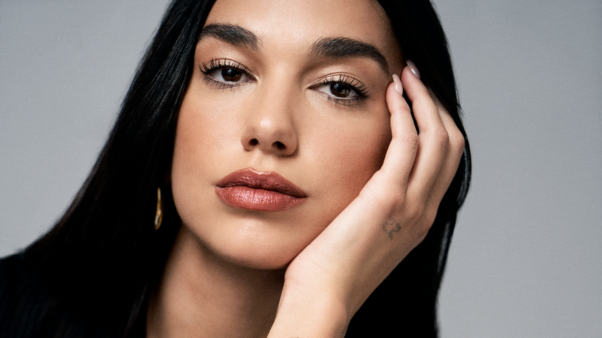 Sängerin Dua Lipa im Interview: Dieses Parfum benutzt sie vor jedem Auftritt