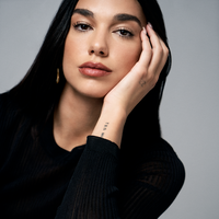 Sängerin Dua Lipa im Interview: Dieses Parfum benutzt sie vor jedem Auftritt