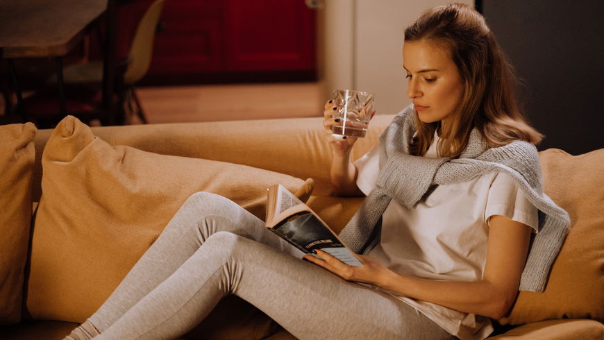 4 Romane, die perfekt für einen kuscheligen Abend zu Hause sind