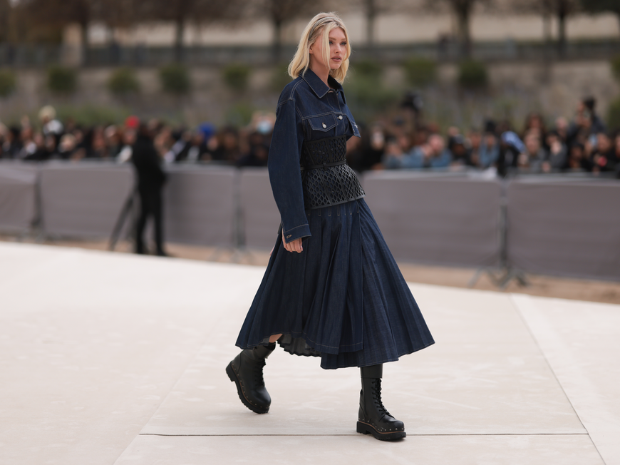 Schuh-Trends 2023: Midi-Kleider tragen wir nur noch in Kombination mit diesen Schuhen