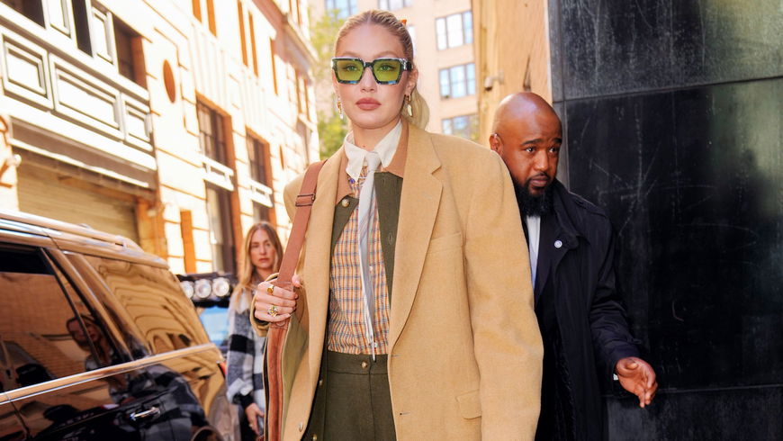 Gigi Hadid trägt den perfekten Blazer und wir stylen ihn sofort nach