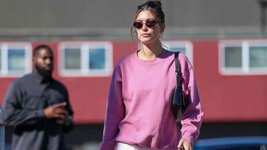 Schnell nachshoppen: Hailey Bieber erklärt diesen Sneaker zum It-Piece