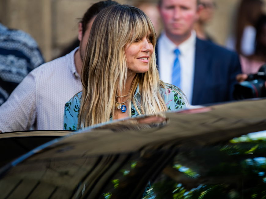 Winter-Outfits 2022: Mit diesem crazy Cardigan setzt Heidi Klum ein Fashion-Statement