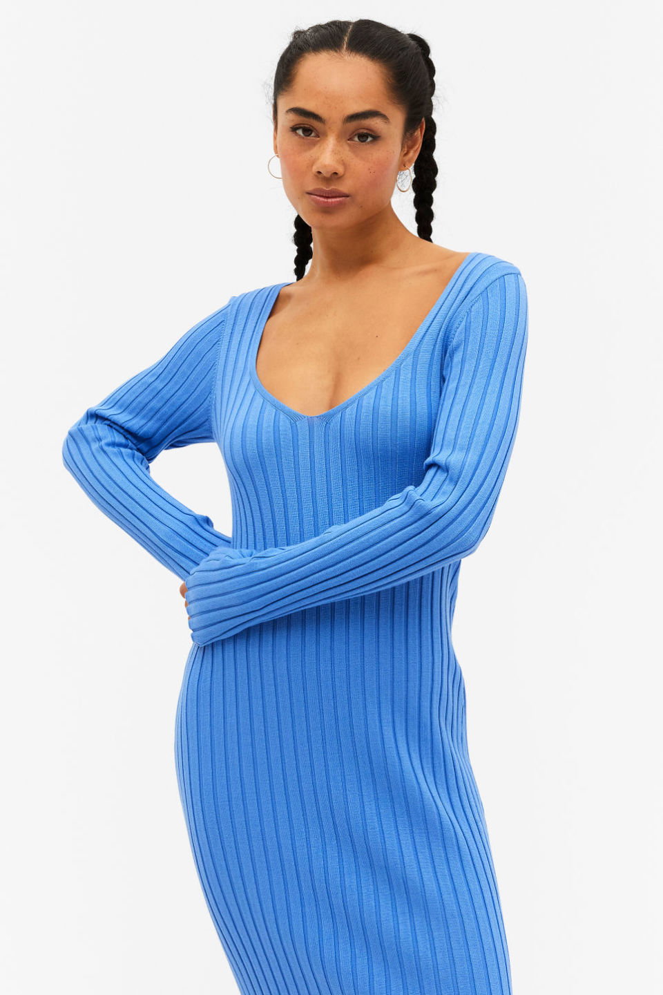 Monki Langärmeliges blaues Midi-Strickkleid