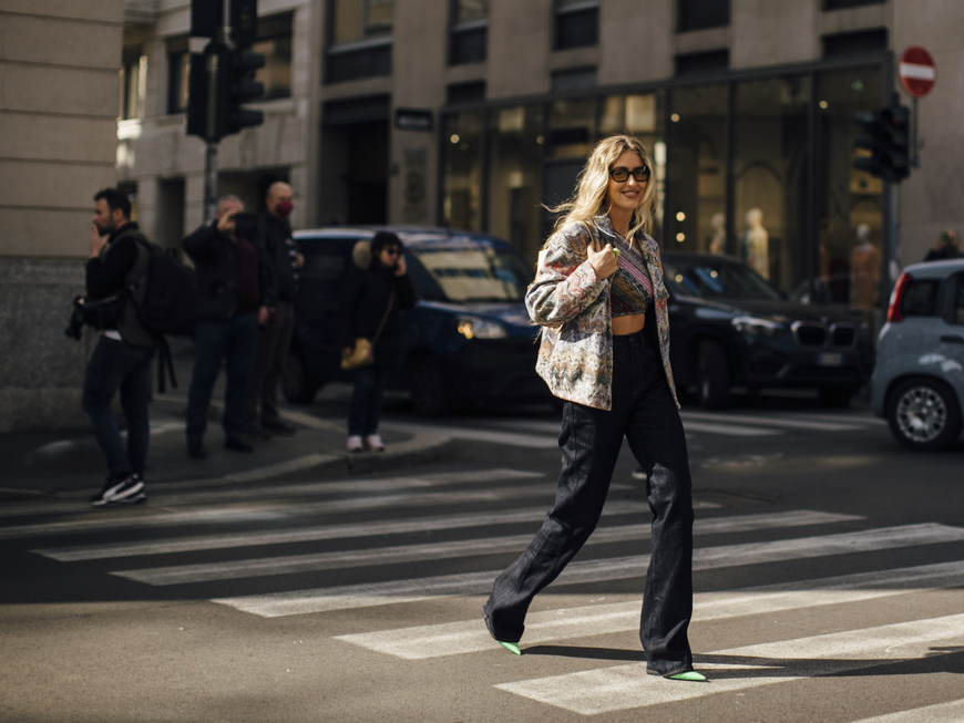Winter-Outfits 2022: Diese 4 Schuhe lassen sich am besten zu weiten Hosen stylen