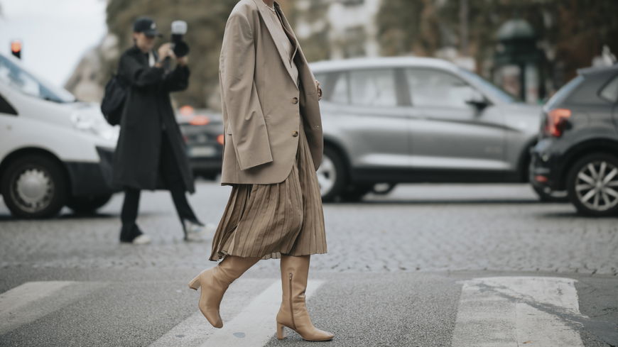 Wir sind ganz entzückt von diesem Stiefel: Das Modell passt ausgezeichnet zum Maxikleid