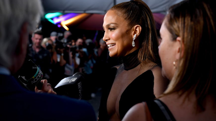Jennifer Lopez trägt Dessous von dieser Brand und wir sind hin und weg