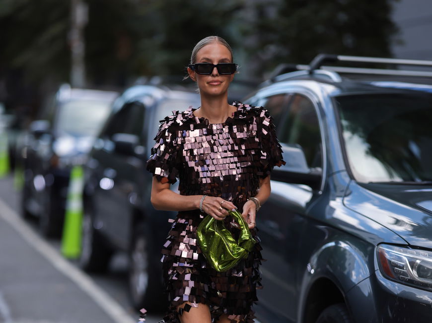 Pailletten-Kleid stylen: So wird dein Glitzer-Outfit zum Party-Highlight